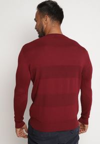 Born2be - Bordowy Wiskozowy Sweter z Okrągłym Dekoltem o Klasycznym Kroju Manohari. Kolor: czerwony. Materiał: wiskoza. Wzór: jednolity. Styl: klasyczny #6
