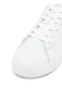 TOMMY HILFIGER - Tommy Hilfiger Sneakersy Chic Court Sneaker FW0FW08642 Biały. Kolor: biały. Materiał: skóra #3