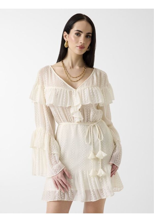 Guess Sukienka codzienna 181238 Kremowy Classic Fit. Okazja: na co dzień. Kolor: kremowy. Typ sukienki: proste. Styl: casual