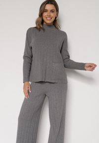 Born2be - Szary Sweterkowy Komplet Sweter z Półgolfem i Szerokie Spodnie Alatusa. Kolor: szary. Materiał: jeans #6