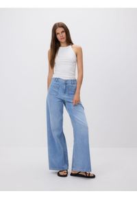 Reserved - Jeansy wide leg z naszywanymi kieszeniami - niebieski. Kolor: niebieski