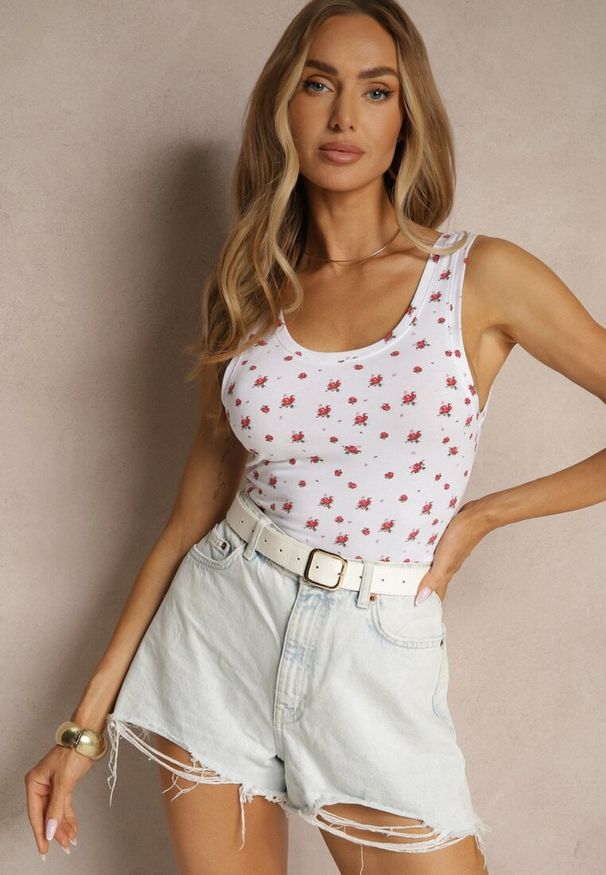 Renee - Biały Top z Bawełny w Kwiaty Nettlin. Okazja: na co dzień. Kolor: biały. Materiał: bawełna. Wzór: kwiaty. Styl: elegancki, casual
