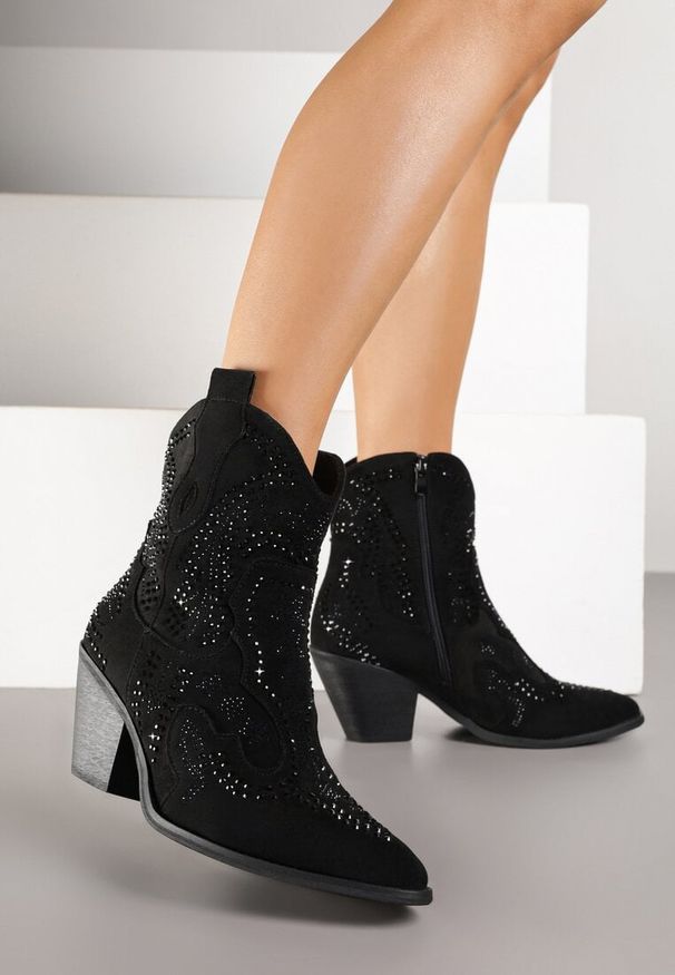 Born2be - Czarne Botki Kowbojki na Stożkowym Obcasie z Cyrkoniami Tullane. Okazja: na co dzień, na imprezę. Kolor: czarny. Materiał: skóra. Obcas: na obcasie. Styl: casual, elegancki. Wysokość obcasa: średni
