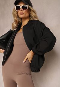 Renee - Czarna Bluza Typu Bomberka z Suwakiem i Kieszeniami na Klapki Pleoria. Kolekcja: plus size. Kolor: czarny #4