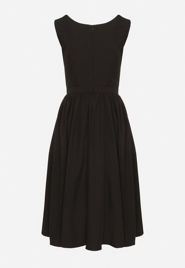 Born2be - Czarna Klasyczna Rozkloszowana Sukienka Vices Tolissela. Okazja: na co dzień. Kolor: czarny. Wzór: aplikacja, gładki. Styl: klasyczny