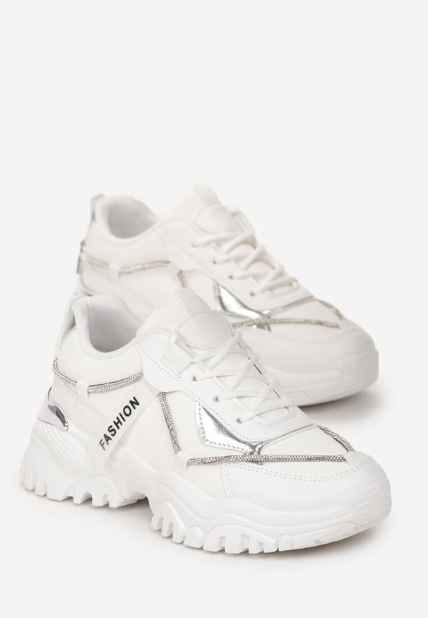 Renee - Białe Sznurowane Sneakersy z Ozdobnym Paskiem i Metalicznymi Wstawkami Asterella. Okazja: na co dzień. Zapięcie: pasek. Kolor: biały. Materiał: materiał