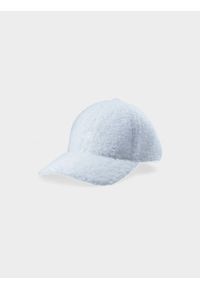 4f - 4F Czapka z daszkiem sherpa strapback damska - biała S. Kolor: biały. Materiał: dzianina, wełna, włókno, syntetyk, materiał. Wzór: napisy, haft. Sezon: wiosna. Styl: sportowy