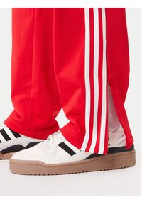 Adidas - adidas Spodnie dresowe Firebird KD8319 Czerwony Loose Fit. Kolor: czerwony. Materiał: syntetyk #4