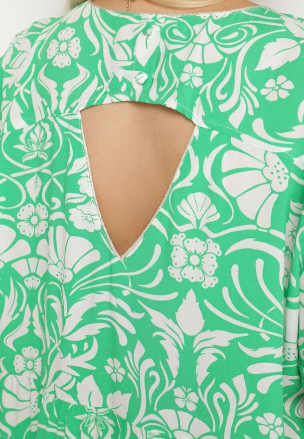 Born2be - Zielona Pudełkowa Sukienka z Wiskozy w Kwiaty z Guzikami Liramiree. Okazja: na spacer, na imprezę, na co dzień. Kolor: zielony. Materiał: wiskoza. Wzór: kwiaty. Typ sukienki: proste. Styl: elegancki, casual, klasyczny