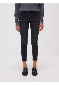 Reserved - Jeans slim fit mid rise - czarny. Kolor: czarny