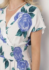 Born2be - Niebiesko-Biała Kopertowa Sukienka z Bawełną w Kwiaty Tdivana. Okazja: na spacer. Typ kołnierza: dekolt w kształcie V. Kolor: niebieski. Materiał: bawełna. Wzór: kwiaty. Sezon: wiosna, lato. Typ sukienki: kopertowe. Styl: elegancki #5