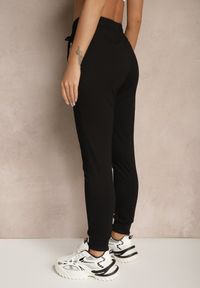 Renee - Czarne Spodnie Dresowe z Bawełny o Kroju Jogger High Waist Cherisa. Okazja: na co dzień. Stan: podwyższony. Kolor: czarny. Materiał: bawełna, dresówka. Styl: casual, elegancki #3