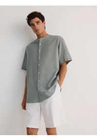 Reserved - Koszula comfort ze stójką - jasnozielony. Typ kołnierza: kołnierzyk stójkowy. Kolor: zielony. Materiał: bawełna, tkanina #1