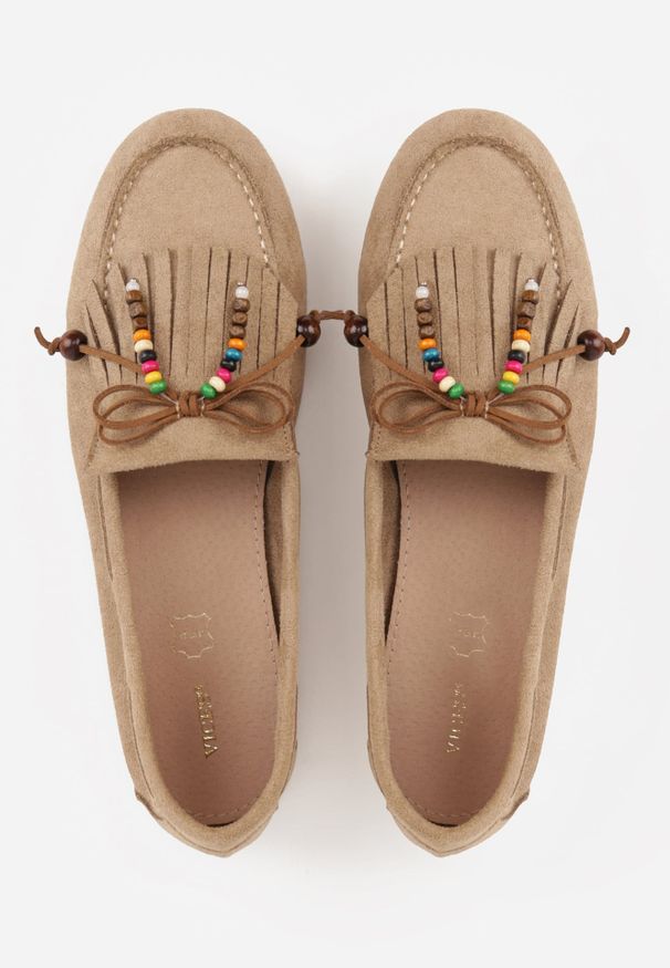 Renee - Beżowe Mokasyny VICES z Imitacji Zamszu z Kokardką Kolorowymi Koralikami i Skórzaną Wkładką Nenden. Okazja: na co dzień. Kolor: beżowy. Materiał: skóra, zamsz. Wzór: kolorowy. Styl: casual, elegancki