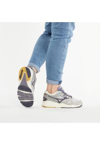 Buty Mizuno Sky Medal S. Kolor: szary. Styl: sportowy. Sport: turystyka piesza