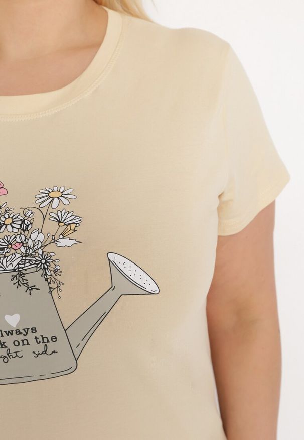 Born2be - Beżowy Bawełniany T-shirt z Ozdobnym Nadrukiem Littana. Okazja: na co dzień. Kolor: beżowy. Materiał: bawełna. Wzór: nadruk. Sezon: lato, wiosna. Styl: klasyczny, casual
