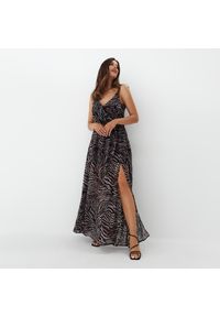 Mohito - Sukienka maxi w zwierzęcy wzór - Beżowy. Kolor: beżowy. Wzór: motyw zwierzęcy. Długość: maxi #1