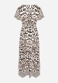 Born2be - Czarna Sukienka o Rozkloszowanym Kroju w Ornamentalny Wzór Tillivene. Okazja: na co dzień. Typ kołnierza: dekolt w kształcie V. Kolor: czarny. Długość rękawa: krótki rękaw. Styl: casual #4