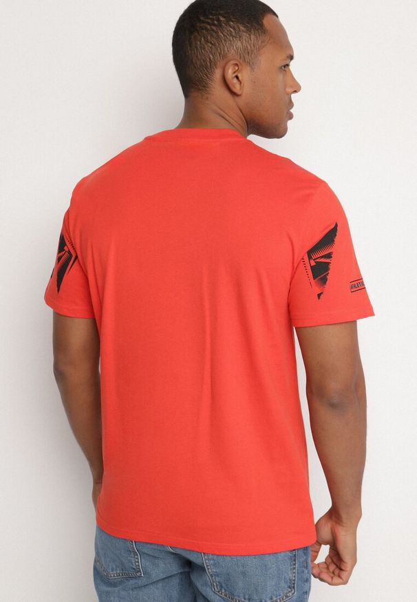 Born2be - Pomarańczowa Koszulka z Bawełny z Nadrukiem Vorassa. Okazja: na co dzień. Kolor: pomarańczowy. Materiał: bawełna. Wzór: nadruk. Styl: casual