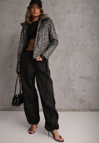 Renee - Zielona Panterkowa Kurtka z Odpinanym Kapturem Anastaera. Kolor: zielony. Materiał: poliester. Długość rękawa: długi rękaw. Sezon: wiosna #3