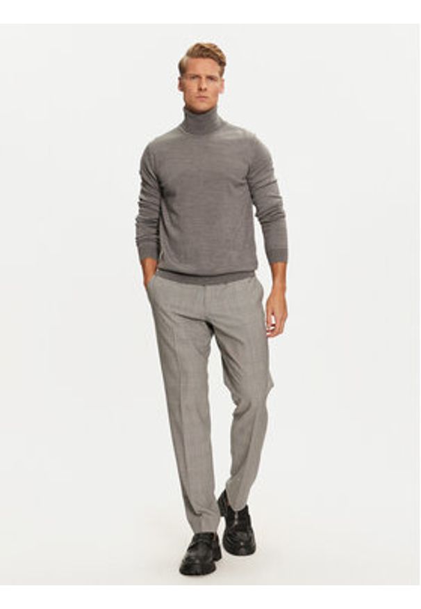 Hugo Golf San Thomas-M 50474174 Szary Slim Fit. Typ kołnierza: golf. Kolor: szary. Materiał: wełna