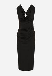 Born2be - Czarna Sukienka o Dopasowanym Kroju z Drapowaniem i Wycięciem na Plecach Rivewia. Okazja: na co dzień. Typ kołnierza: dekolt w kształcie V. Kolor: czarny. Typ sukienki: dopasowane. Styl: klasyczny, casual, elegancki #2