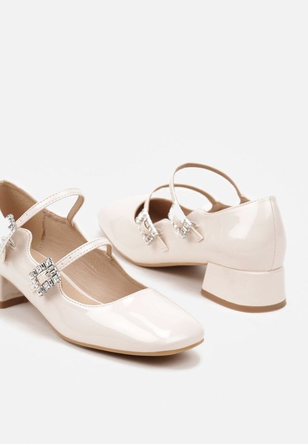 Born2be - Beżowe Czółenka na Obcasie Ozdobione Sprzączkami i Cyrkoniami Ivheria. Zapięcie: sprzączka. Kolor: beżowy. Materiał: jeans. Wzór: aplikacja. Obcas: na obcasie. Styl: elegancki. Wysokość obcasa: średni