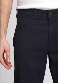 Wrangler - WRANGLER GREENSBORO MĘSKIE SPODNIE MATERIAŁOWE DARK NAVY W15QNDXAE. Materiał: materiał #4