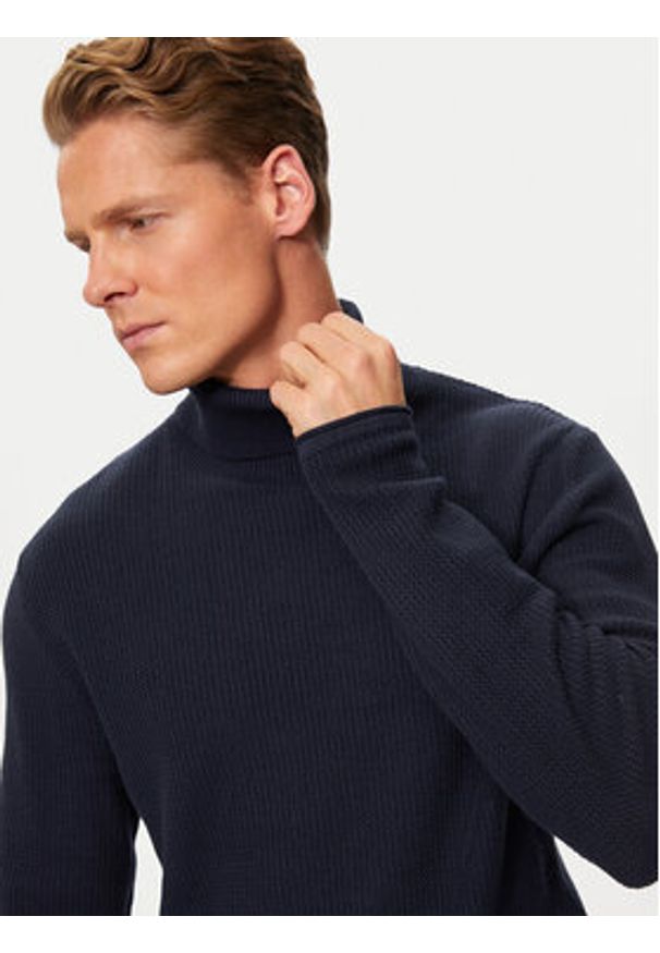 Jack & Jones Golf Cooper 12259310 Granatowy Regular Fit. Typ kołnierza: golf. Kolor: niebieski. Materiał: bawełna