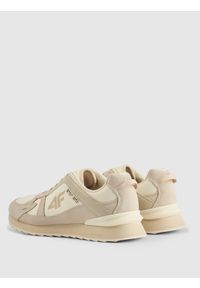 4f - 4F Sneakersy 4CITY z elementami zamszowymi damskie - beżowe 41. Okazja: na co dzień, na spacer. Kolor: beżowy. Materiał: zamsz. Sport: turystyka piesza #1