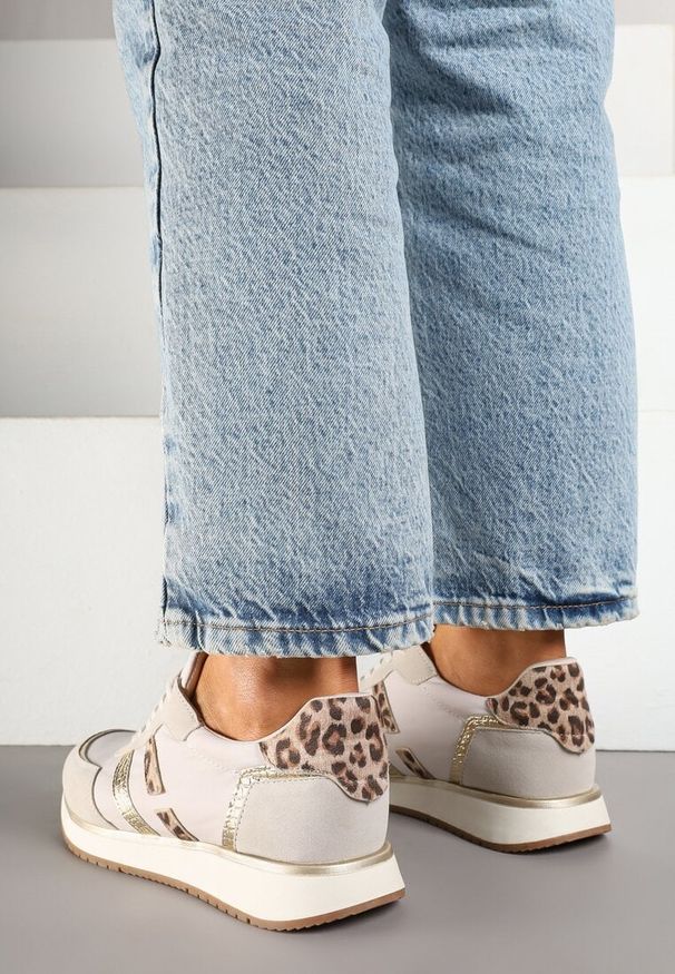 Renee - Jasnoszare Sneakersy z Metalicznym Wzorem Alusa. Nosek buta: okrągły. Zapięcie: sznurówki. Kolor: szary. Materiał: materiał. Obcas: na obcasie. Wysokość obcasa: niski