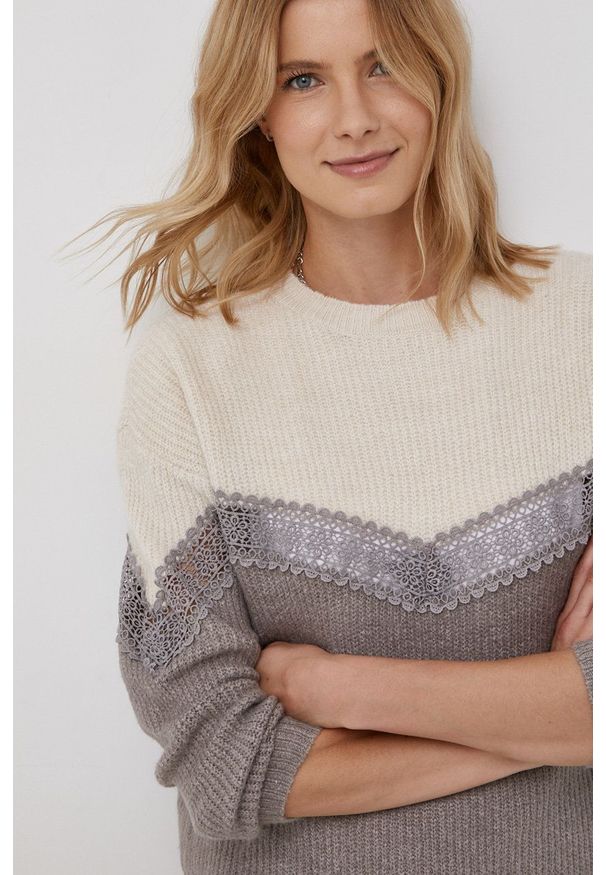 JDY - Sweter. Okazja: na co dzień. Kolor: beżowy. Materiał: dzianina. Długość rękawa: długi rękaw. Długość: długie. Styl: casual