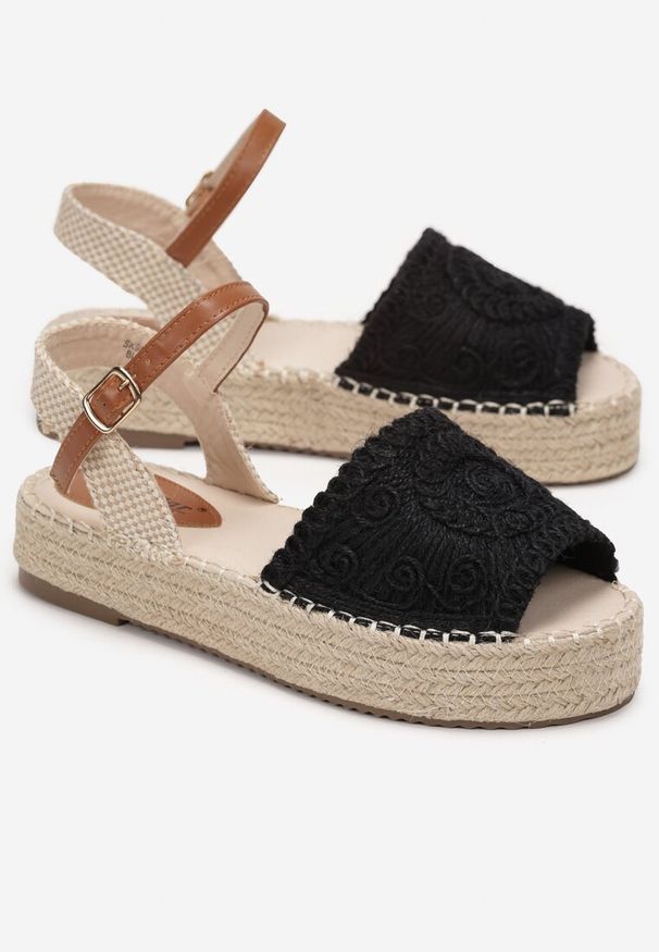 Renee - Czarne Plecione Sandały na Platformie Nanza. Kolor: czarny. Wzór: ażurowy. Obcas: na platformie