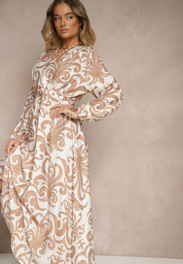 Renee - Jasnobeżowa Sukienka z Wiskozą o Rozkloszowanym Kroju w Abstrakcyjny Print Ridirinda. Kolor: beżowy. Materiał: wiskoza. Wzór: nadruk