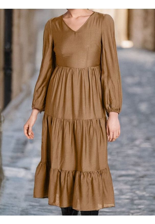 Sinsay - Sukienka midi z efektem stopniowania - brązowy. Kolor: brązowy. Długość rękawa: długi rękaw. Długość: midi