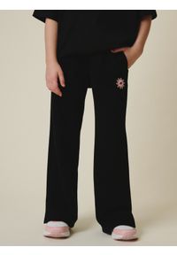 4f - 4F Spodnie dresowe z szerokimi nogawkami dziewczęce - czarne 158 (12-13 lat). Okazja: na spacer, na co dzień. Kolor: czarny. Materiał: dresówka. Sezon: lato. Styl: casual #2