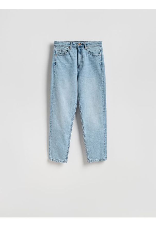 Reserved - Jeansy mom fit slim - niebieski. Kolor: niebieski
