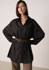 Born2be - Czarna Długa Koszula Oversize z Bawełny i Wiskozy z Paskiem z Klamrą Thessalonike. Okazja: na co dzień. Kolor: czarny. Materiał: wiskoza, bawełna. Długość: długie. Styl: casual #4
