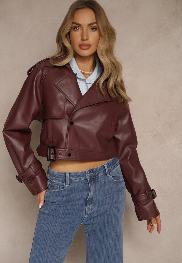 Renee - Bordowa Krótka Kurtka Ramoneska w Stylu Trencza Niladoria. Okazja: na spotkanie biznesowe, do pracy. Kolor: czerwony. Materiał: jeans. Długość: krótkie. Wzór: paski. Styl: biznesowy, elegancki