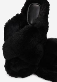 Renee - Czarne Kapcie Caligeia. Zapięcie: pasek. Kolor: czarny. Materiał: materiał, futro, guma #6