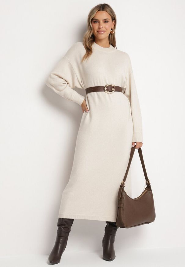 Born2be - Jasnobeżowa Dzianinowa Sukienka z Wiskozą o Pudełkowym Kroju Mazilaine. Okazja: na co dzień. Kolor: beżowy. Materiał: wiskoza, dzianina. Długość rękawa: długi rękaw. Typ sukienki: proste. Styl: klasyczny, casual