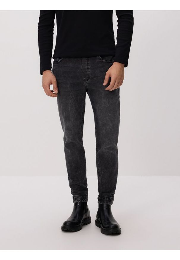 Reserved - Jeansy jogger fit - szary. Kolor: szary