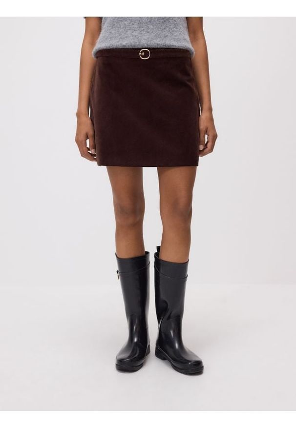 Reserved - Spódnica z ozdobnym paskiem - ciemnobrązowy. Kolor: brązowy. Materiał: bawełna, tkanina