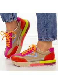 Taupe skórzane sneakersy damskie T.Sokolski 399. Okazja: na co dzień, na spacer. Nosek buta: okrągły. Materiał: nubuk, skóra, tkanina. Szerokość cholewki: normalna. Sezon: wiosna, lato, jesień. Obcas: na platformie. Sport: turystyka piesza #1