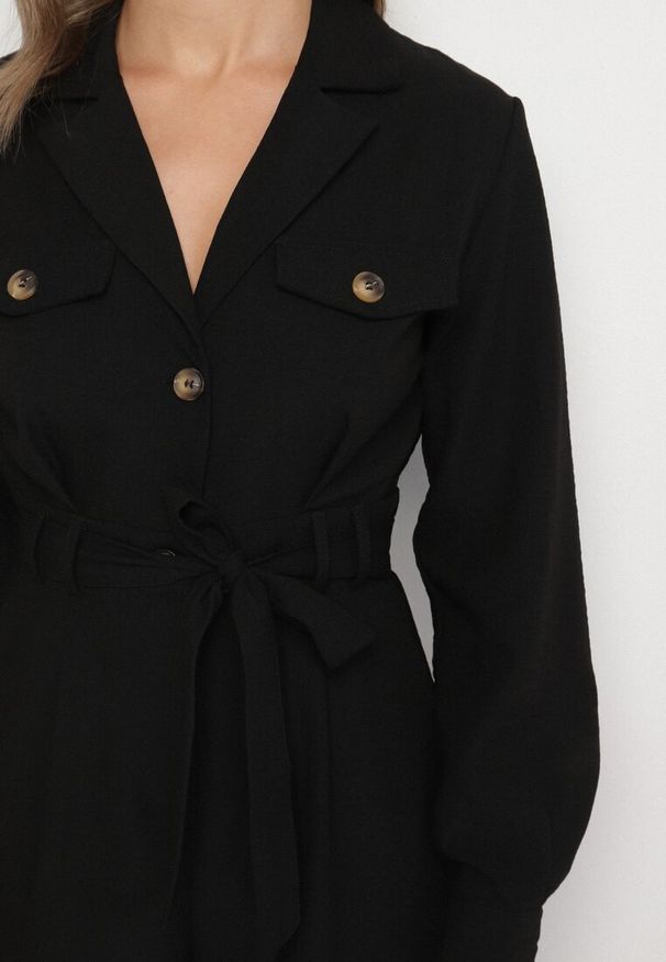 Born2be - Czarny Długi Kombinezon z Koszulową Górą i Wiązanym Paskiem Danilva. Okazja: na spacer, na imprezę, na co dzień. Kolor: czarny. Długość: długie. Styl: klasyczny, casual, elegancki