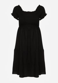 Renee - Czarna Letnia Sukienka z Bawełny o Fasonie Hiszpanki z Rozkloszowanymi Falbanami Lorania. Okazja: na co dzień. Typ kołnierza: dekolt hiszpanka. Kolor: czarny. Materiał: bawełna. Wzór: aplikacja. Sezon: lato. Styl: casual, elegancki #3