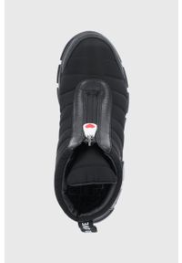 Love Moschino Botki damskie kolor czarny na płaskim obcasie. Nosek buta: okrągły. Kolor: czarny. Materiał: guma. Obcas: na obcasie. Wysokość obcasa: niski #3