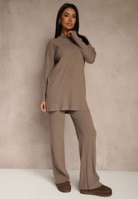 Renee - Ciemnobeżowy Komplet z Dzianiny z Bawełną Spodnie Wide Leg i Sweter Lanneia. Kolekcja: plus size. Kolor: beżowy. Materiał: bawełna, dzianina