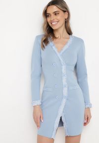 Born2be - Niebieska Sukienka Sweterkowa Dwurzędowa z Guzikami i Ozdobnymi Frędzlami Vluona. Kolor: niebieski. Materiał: materiał #3