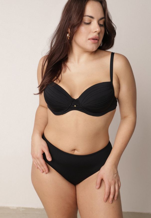 Born2be - Czarne Bikini z Marszczonym Biustonoszem i Majtkami z Wysokim Stanem Aereida. Stan: podwyższony. Kolekcja: plus size. Kolor: czarny